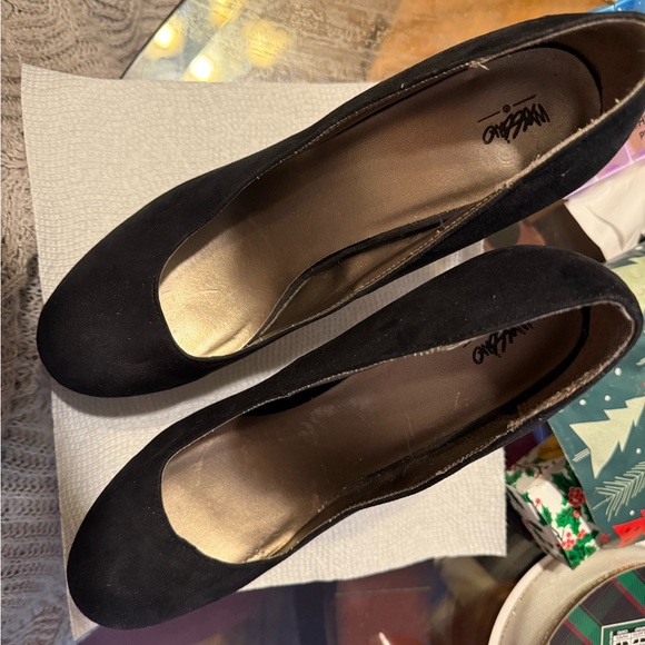 Mossimo Supply Co. Women's Black Heels - Picture 6 of 16